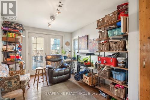 388 Berkley Avenue, Ottawa, ON - Indoor Photo Showing Living Room