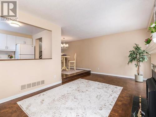 Living room with patio doors to back yard. - 80 - 22C Maple Ridge Crescent, Ottawa, ON - Indoor