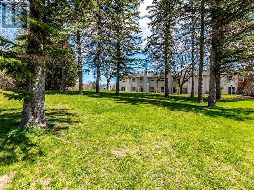The best of both worlds! - 80 - 22C Maple Ridge Crescent, Ottawa, ON - Outdoor