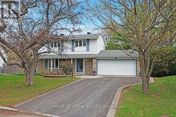 16 LAMBERT DRIVE Ottawa, ON K2H 5Y4