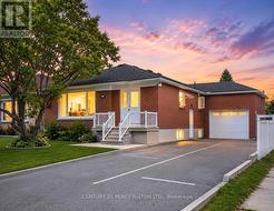 66 ACTON AVENUE Toronto, ON M3H 4H1