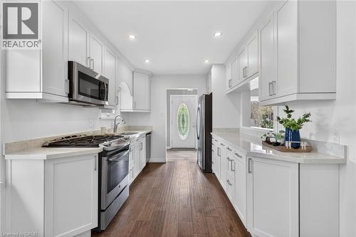 2471 Malcolm Crescent, Burlington, ON - Indoor Photo Showing Kitchen With Stainless Steel Kitchen With Upgraded Kitchen