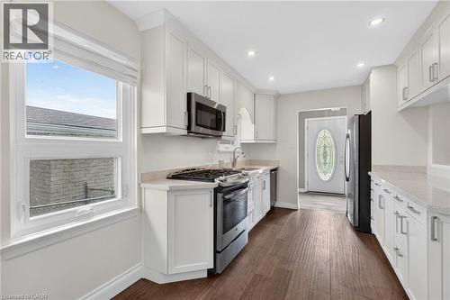 2471 Malcolm Crescent, Burlington, ON - Indoor Photo Showing Kitchen With Stainless Steel Kitchen With Upgraded Kitchen