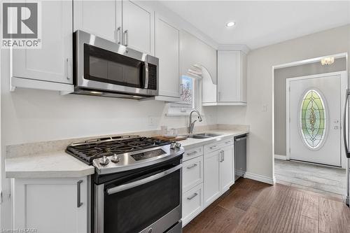 2471 Malcolm Crescent, Burlington, ON - Indoor Photo Showing Kitchen With Stainless Steel Kitchen With Double Sink With Upgraded Kitchen
