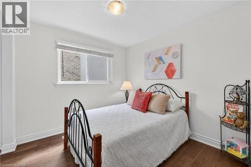 2471 Malcolm Crescent, Burlington, ON - Indoor Photo Showing Bedroom