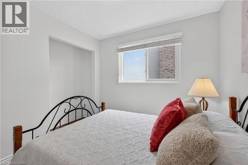 2471 Malcolm Crescent, Burlington, ON - Indoor Photo Showing Bedroom