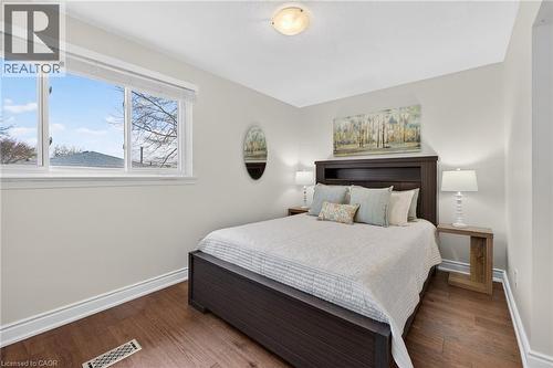 2471 Malcolm Crescent, Burlington, ON - Indoor Photo Showing Bedroom