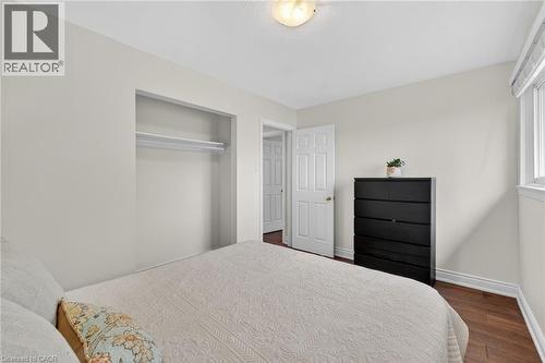 2471 Malcolm Crescent, Burlington, ON - Indoor Photo Showing Bedroom