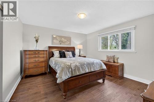 2471 Malcolm Crescent, Burlington, ON - Indoor Photo Showing Bedroom