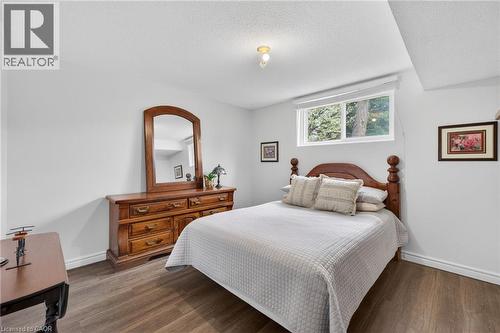 2471 Malcolm Crescent, Burlington, ON - Indoor Photo Showing Bedroom