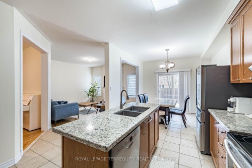 3926 Candlelight Drive, Mississauga, ON - Indoor Photo Showing Kitchen With Double Sink With Upgraded Kitchen