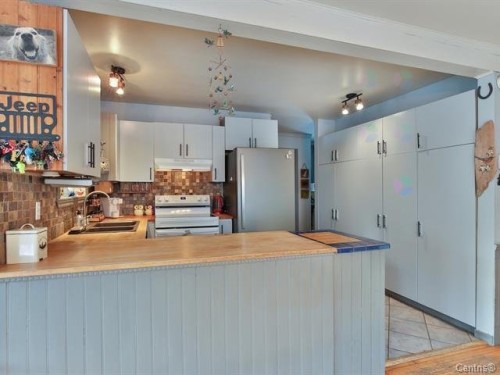 Cuisine - 75 6E Rang, Mont-Saint-Grégoire, QC - Indoor Photo Showing Kitchen