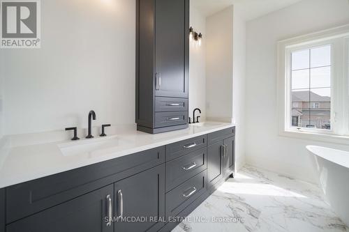 451C Montreal Circle, Hamilton, ON - Indoor Photo Showing Bathroom