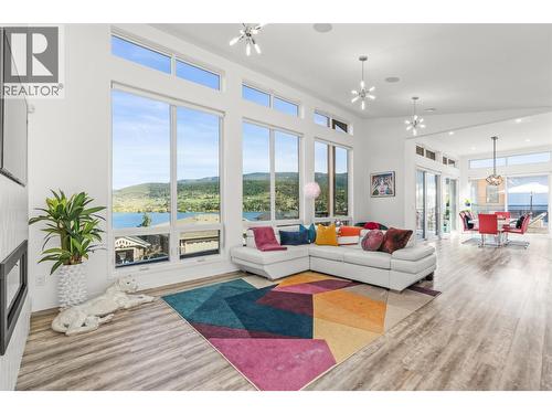 7938 Graystone Drive, Coldstream, BC - Indoor Photo Showing Living Room