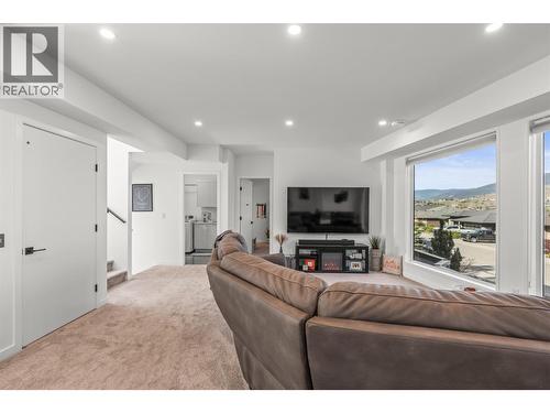 7938 Graystone Drive, Coldstream, BC - Indoor Photo Showing Living Room