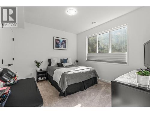7938 Graystone Drive, Coldstream, BC - Indoor Photo Showing Bedroom