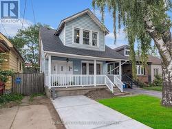 35 BAYFIELD AVENUE  Hamilton, ON L8H 3M5