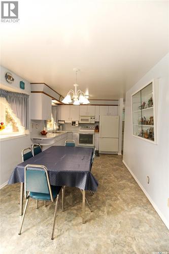 435 3Rd Avenue E, Shaunavon, SK - Indoor