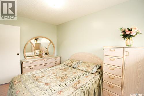 435 3Rd Avenue E, Shaunavon, SK - Indoor Photo Showing Bedroom