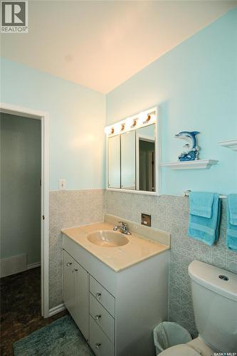 435 3Rd Avenue E, Shaunavon, SK - Indoor Photo Showing Bathroom