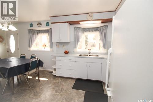 435 3Rd Avenue E, Shaunavon, SK - Indoor
