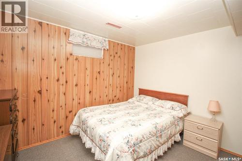 435 3Rd Avenue E, Shaunavon, SK - Indoor Photo Showing Bedroom