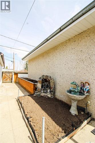 435 3Rd Avenue E, Shaunavon, SK - Outdoor