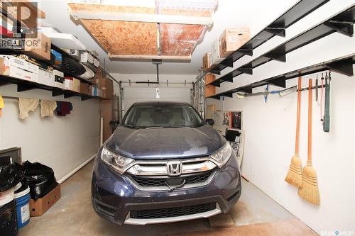 435 3Rd Avenue E, Shaunavon, SK - Indoor Photo Showing Garage