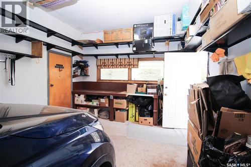 435 3Rd Avenue E, Shaunavon, SK - Indoor Photo Showing Garage