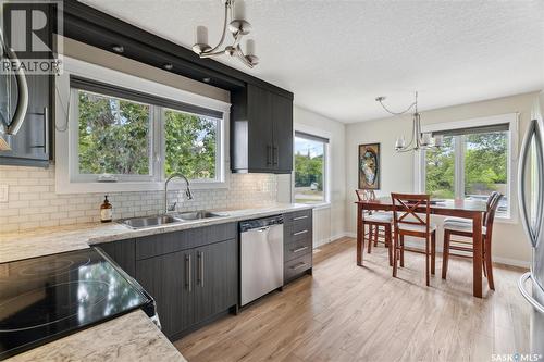 461 13Th Street E, Regina Beach, SK - Indoor Photo Showing Kitchen With Double Sink