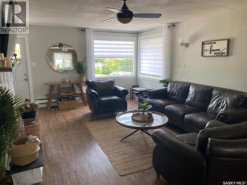 610 Aurora Street, Saskatchewan Beach, SK - Indoor Photo Showing Living Room