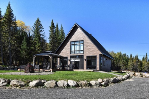 110 Ch. des Aigles  Saint-Michel-Des-Saints, QC J0K 3B0