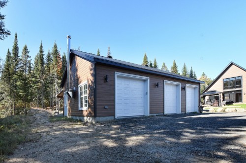 Garage - 110 Ch. Des Aigles, Saint-Michel-Des-Saints, QC - Outdoor