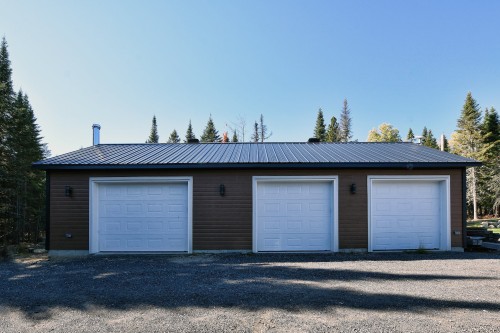 Garage - 110 Ch. Des Aigles, Saint-Michel-Des-Saints, QC - Outdoor