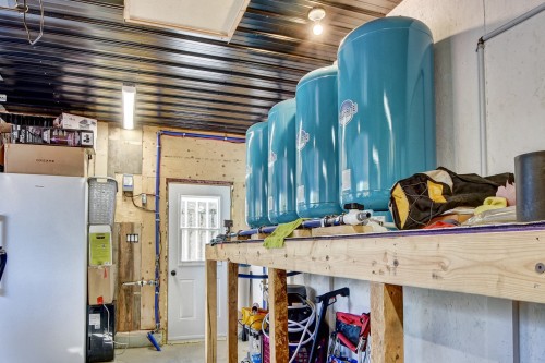 Garage - 110 Ch. Des Aigles, Saint-Michel-Des-Saints, QC - Indoor Photo Showing Other Room