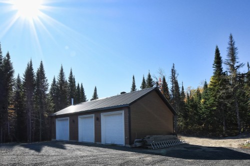 Garage - 110 Ch. Des Aigles, Saint-Michel-Des-Saints, QC - Outdoor