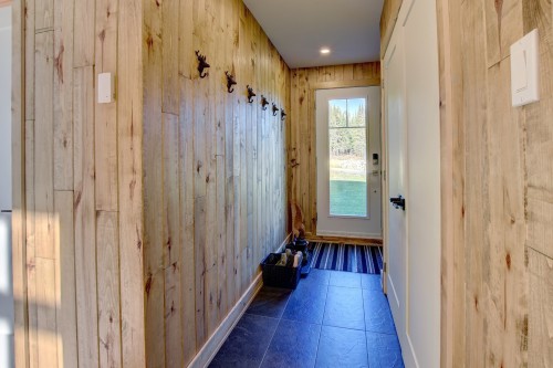 Hall d'entrée/Vestibule - 110 Ch. Des Aigles, Saint-Michel-Des-Saints, QC - Indoor Photo Showing Other Room