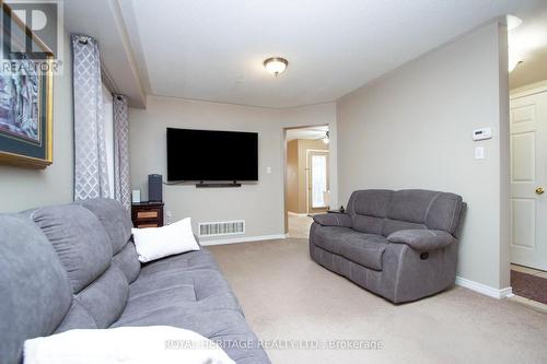 92 Booth Crescent, Ajax (Central), ON - Indoor Photo Showing Living Room