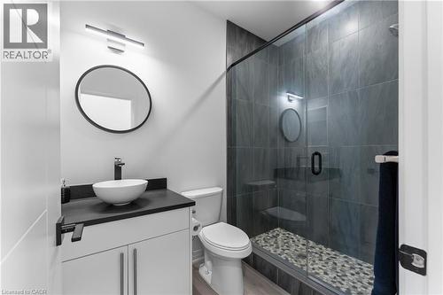 7365 Jonathan Drive, Niagara Falls, ON - Indoor Photo Showing Bathroom