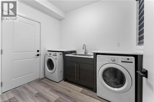 7365 Jonathan Drive, Niagara Falls, ON - Indoor Photo Showing Laundry Room