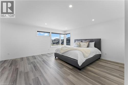 7365 Jonathan Drive, Niagara Falls, ON - Indoor Photo Showing Bedroom