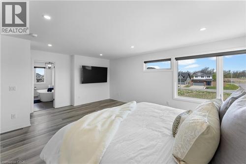 7365 Jonathan Drive, Niagara Falls, ON - Indoor Photo Showing Bedroom
