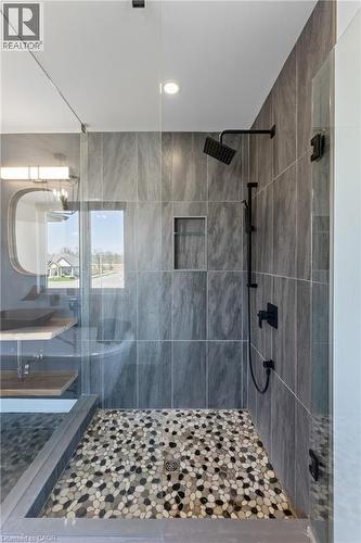 7365 Jonathan Drive, Niagara Falls, ON - Indoor Photo Showing Bathroom