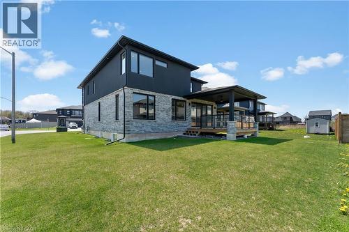 7365 Jonathan Drive, Niagara Falls, ON - Outdoor With Deck Patio Veranda