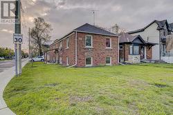 1 - 238 GLEBEMOUNT AVENUE Toronto, ON M4C 3V2