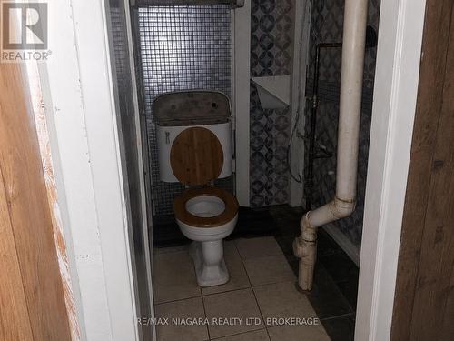 66 Radford Avenue, Fort Erie (Lakeshore), ON - Indoor Photo Showing Bathroom