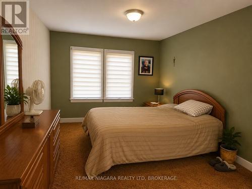 66 Radford Avenue, Fort Erie (Lakeshore), ON - Indoor Photo Showing Bedroom