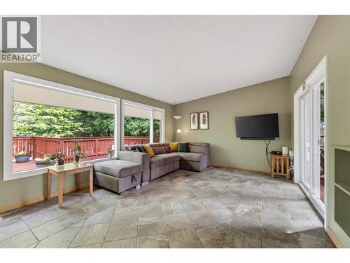902 26Th Street, Castlegar, BC - Indoor