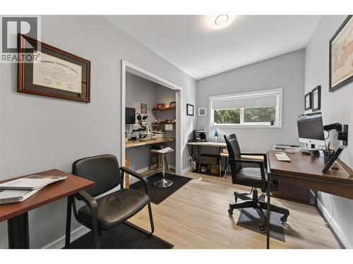 902 26Th Street, Castlegar, BC - Indoor Photo Showing Office