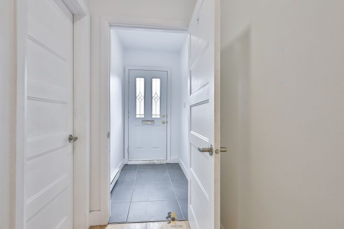 Hall d'entrée/Vestibule - 11827 Rue Joseph-Casavant, Montréal (Ahuntsic-Cartierville), QC - Indoor Photo Showing Other Room